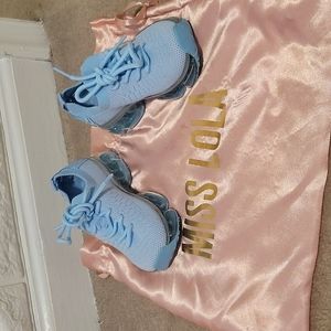 NWOT Mini Chase The Dream Infant/Toddler Sneaker - Size 4 Light Blue